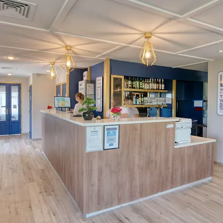 Kyriad Sud - Albasud 3* Монтобан