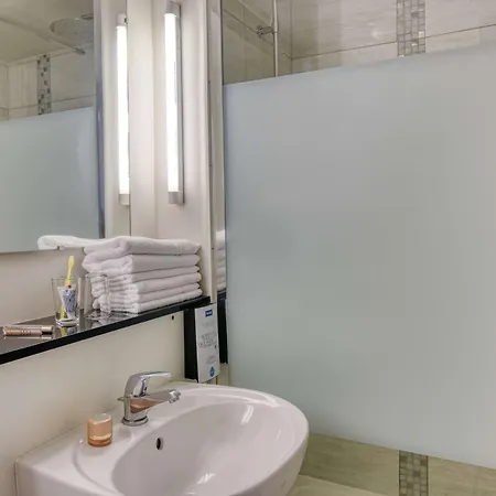 Hotel Kyriad Sud - Albasud 3*